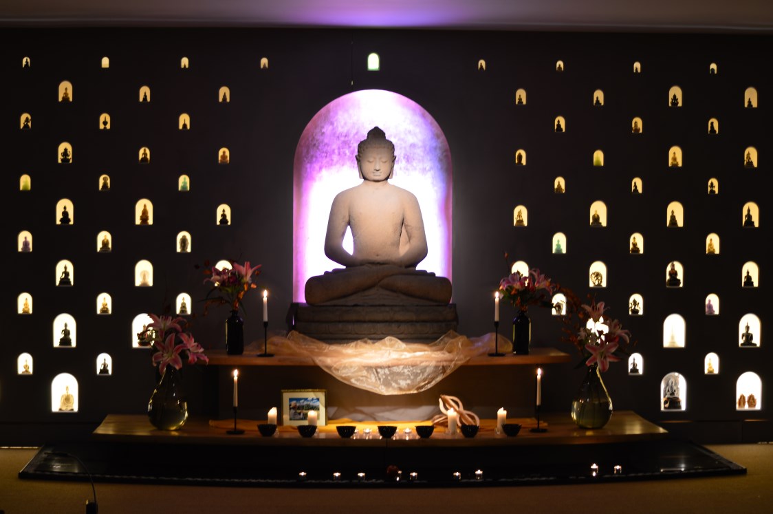 Shrine Buddha / Night